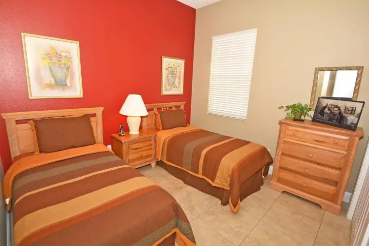 Hampton Lakes Villas - Holly Corner