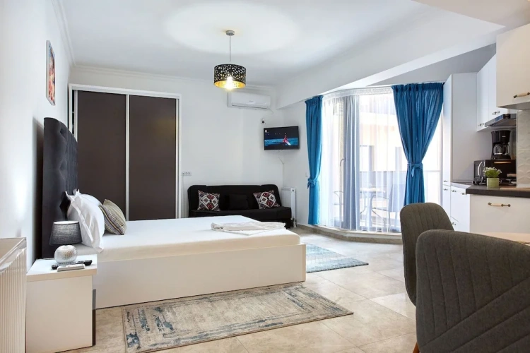 Comfort room with balcony