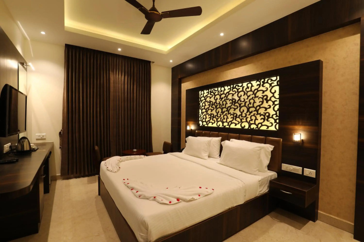 Mayuraa Residency