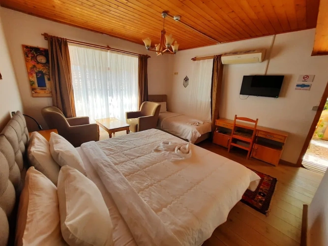 1 Bedroom Standard Twin Family room with garden view