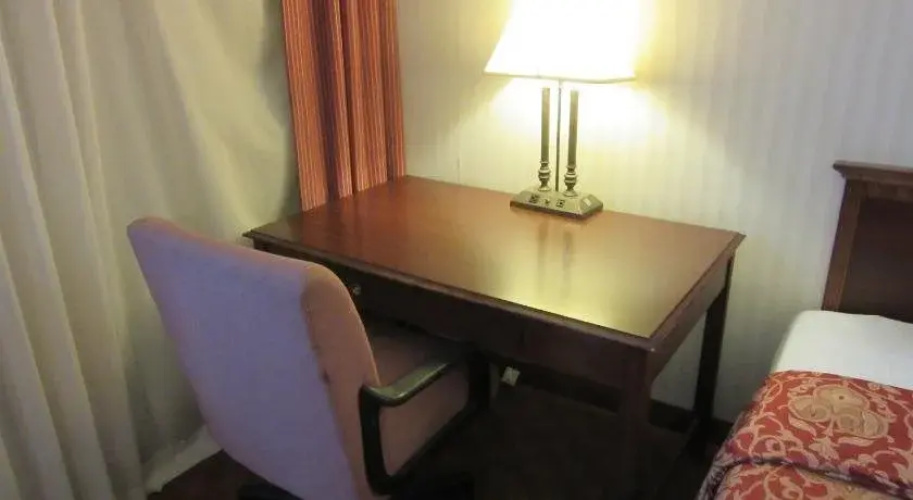 Governor's Inn & Suites
