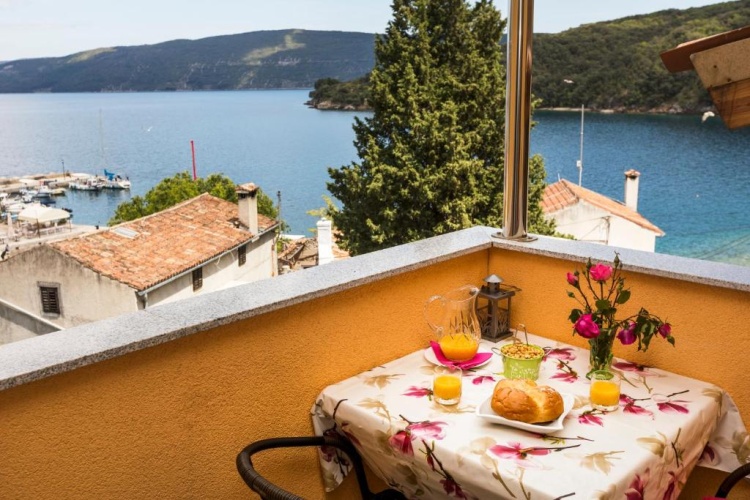 Standard Triple room with balcony and with sea view