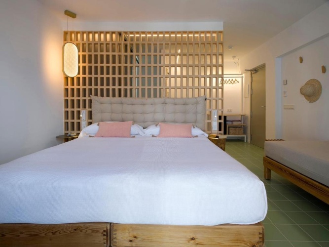 Standard Triple room with balcony