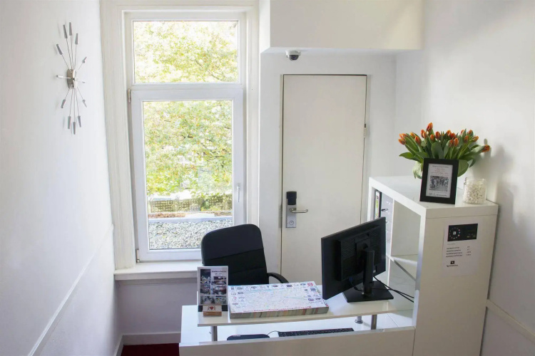Floris Hotel
