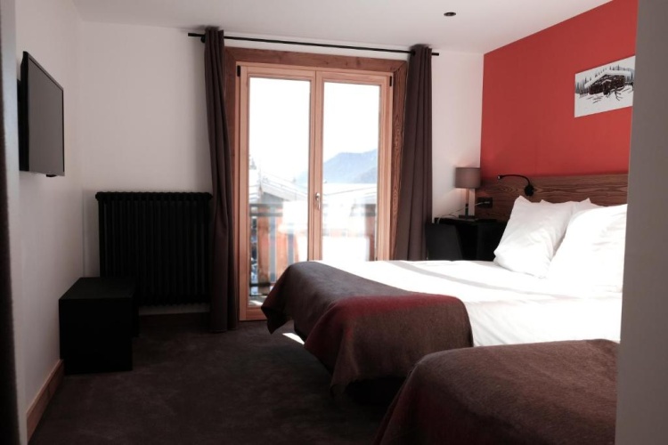 Standard Twin room with mountain view