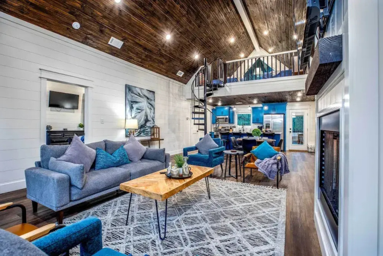 'painted Sky' Modern Broken Bow Cabin w/ Hot Tub!