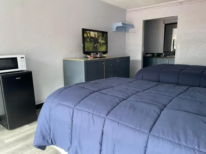 Budgetel Inn & Suites