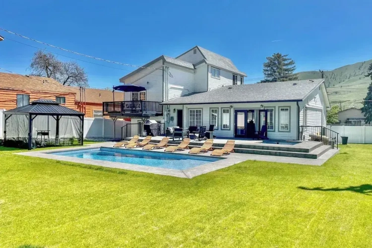 6 Bedrooms Cottage