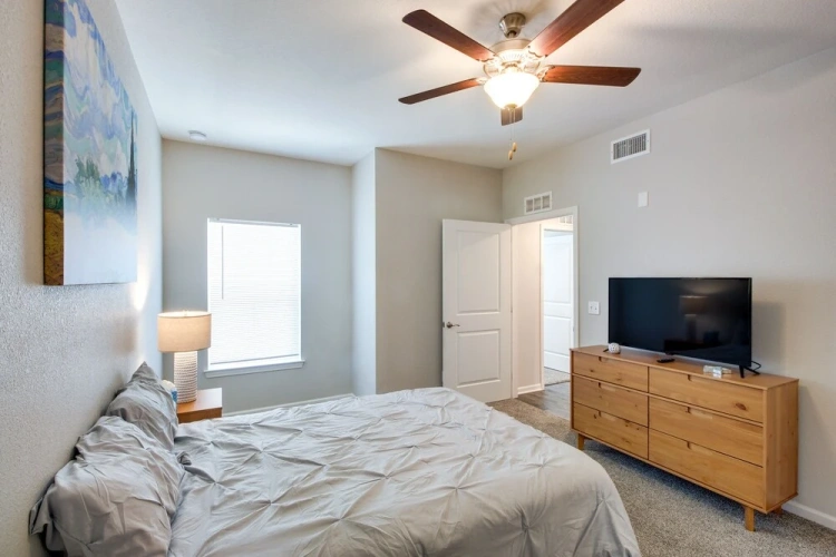 2 Bedrooms Apartment