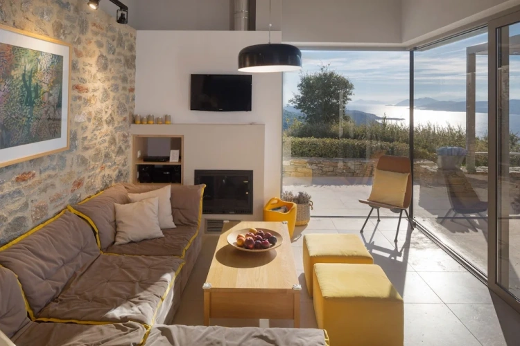 4 Bedrooms Villa beachfront