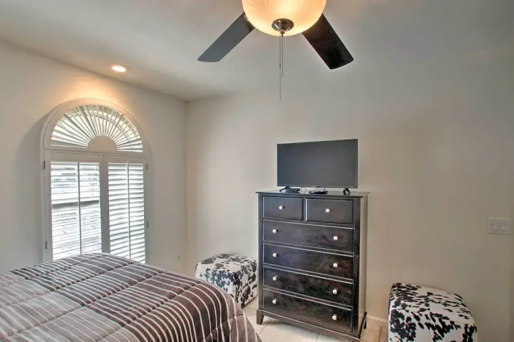 Game Room, Fire Pit & Putting Green: Glendale Home
