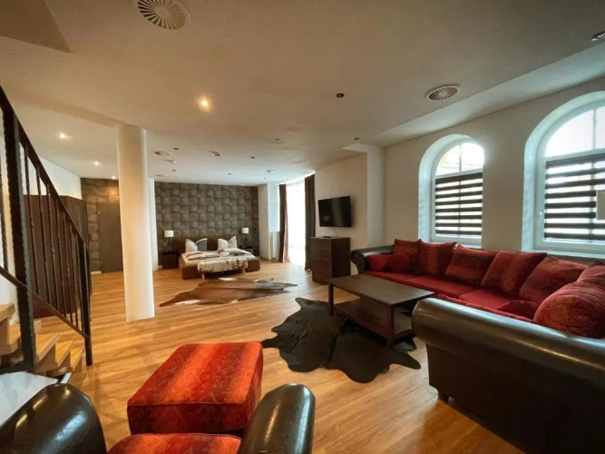 3 Bedrooms Apartment