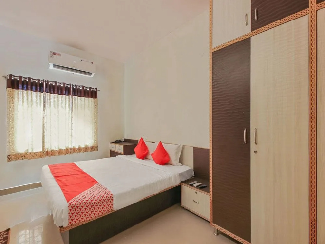 Oyo 24783 Mishra Residency