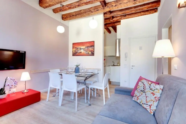 2 Bedrooms Apartment