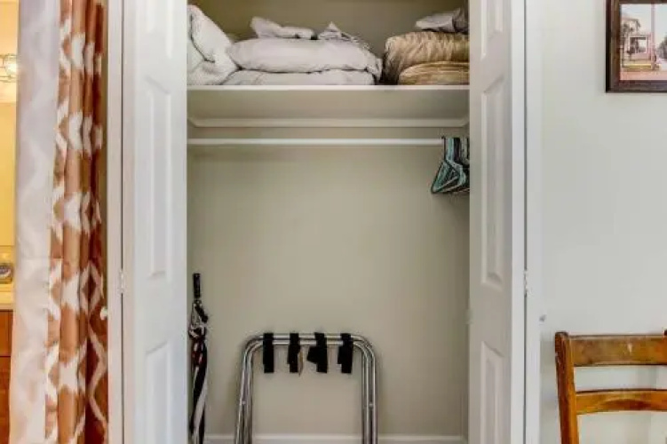 JBH 115 W 2nd Apt #1