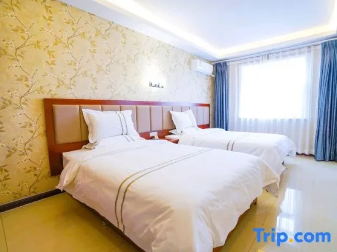 Deluxe Triple Suite