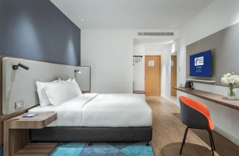 Deluxe Double room with city view
