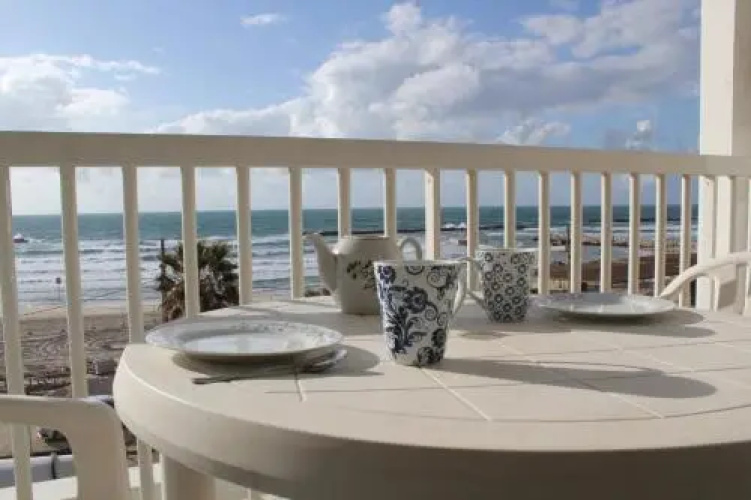 Trumpeldor Beach Front in Nice Building-Unit34