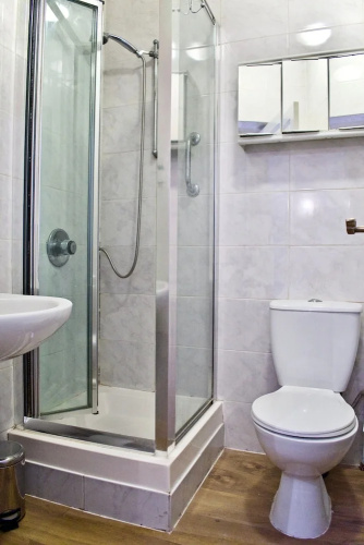 Light and Open 2 Bedroom Flat by Gloucester Road