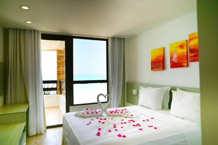 Apartment with balcony and with sea view