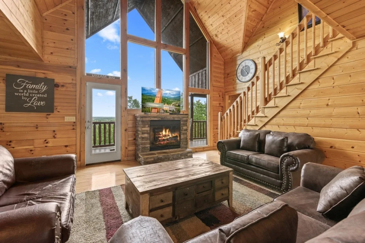 Panoramic View 6 Bedroom Cabin by RedAwning