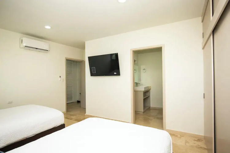 Elegant Condo at Playa Brujas