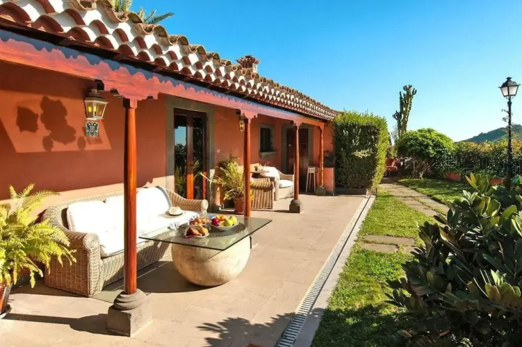 Luxurious Villa Oasis in Santa Brigida
