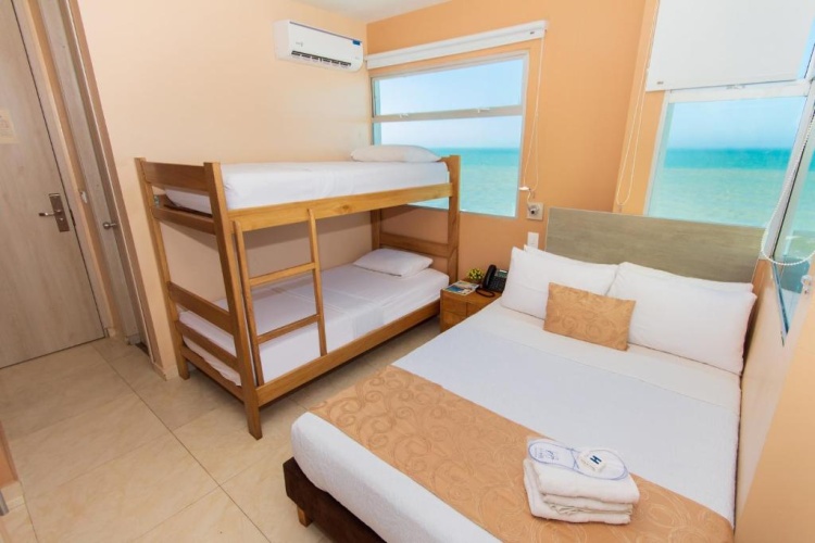 Standard Quadruple room with sea view