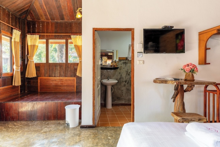 Standard Twin room with balcony