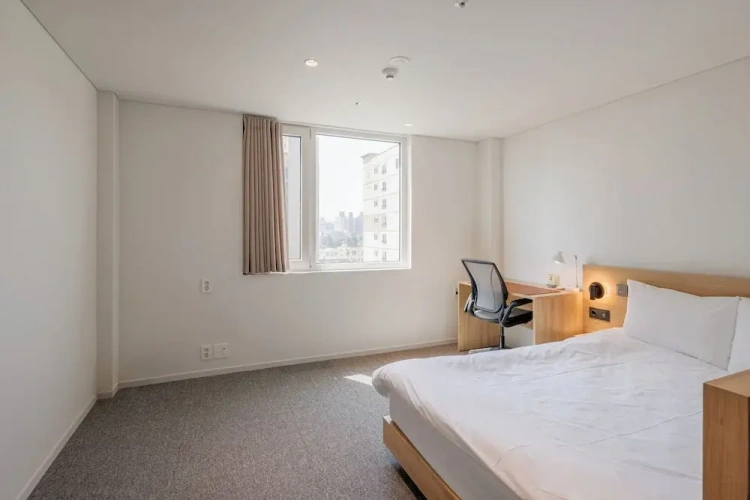 Standard Double room with city view