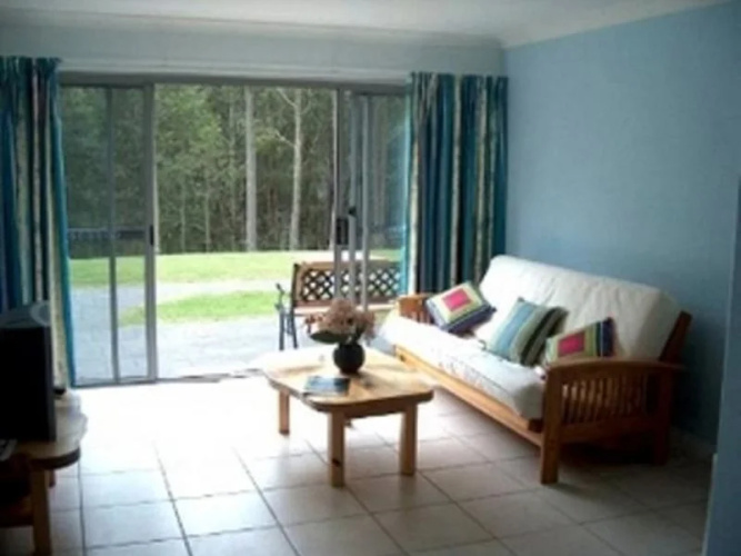 Lakeshore Lodge