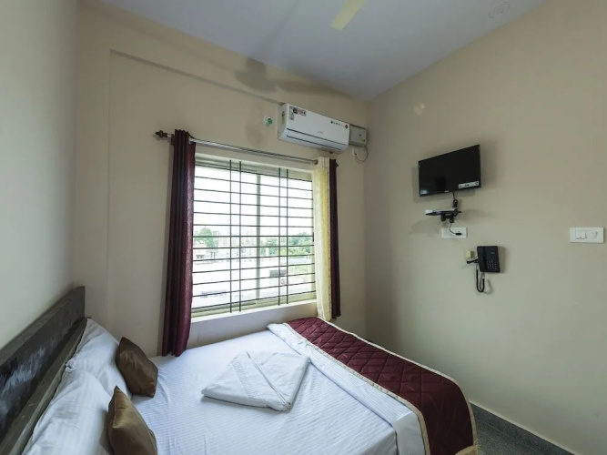 OYO 9544 Hotel Crown Residency
