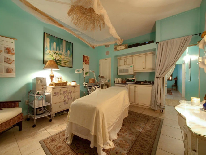 Tahitian Inn