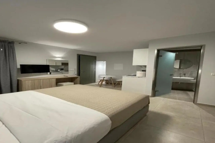 Anax Apartments