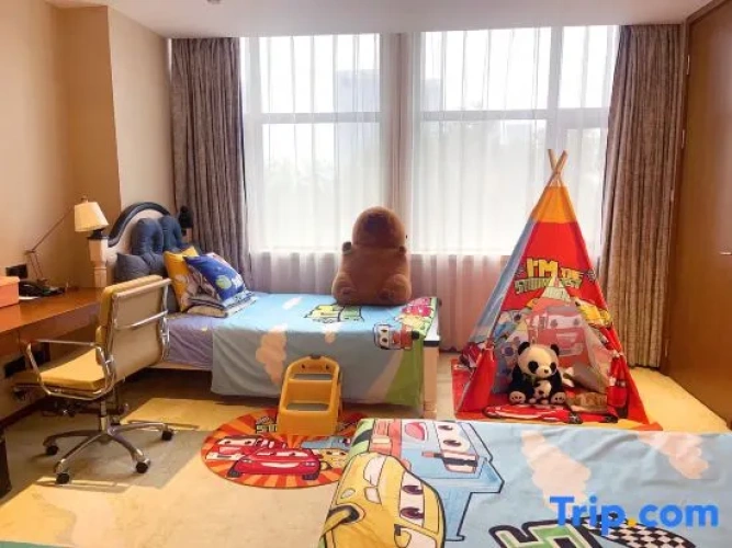 Quintuple Family Suite