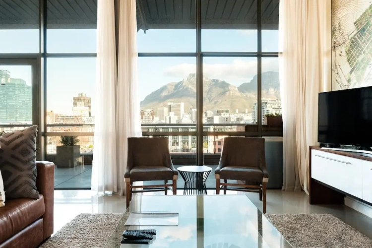 3 Bedrooms Luxury Penthouse room with balcony