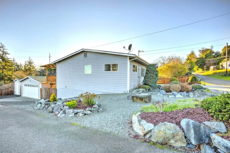 4 Bedrooms Cottage with balcony