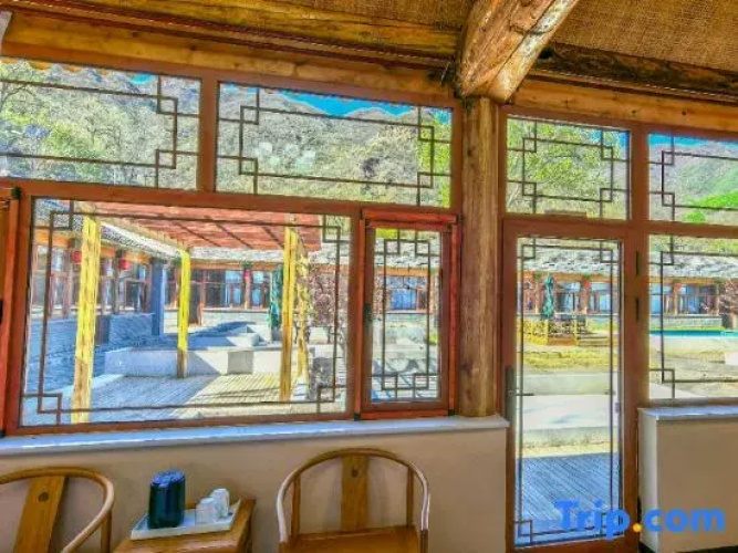 Yunshan Courtyard House