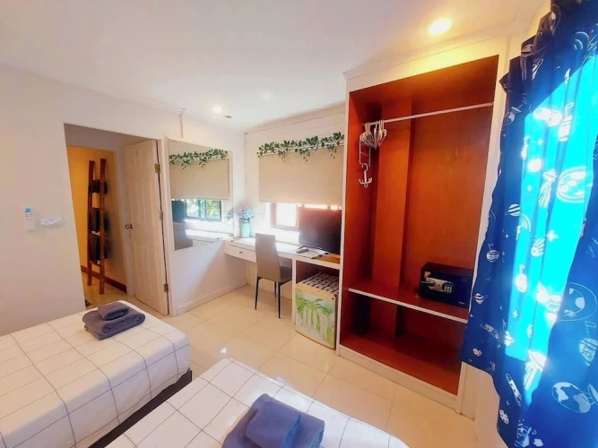 Standard Family room with garden view