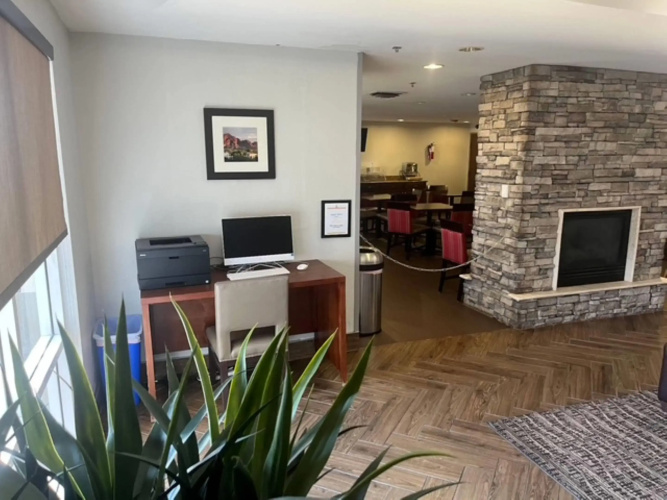 Comfort Inn & Suites Phoenix North / Deer Valley
