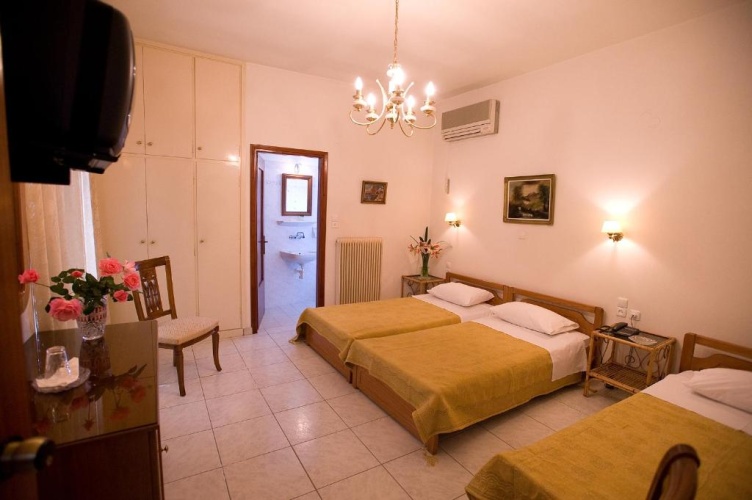 Standard Triple room