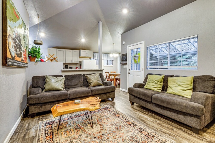 2 Bedrooms Cottage