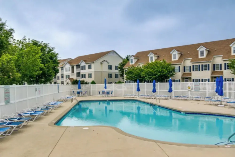 Condo w/ Pool Access ~ 2 Mi to Rehoboth Beach!