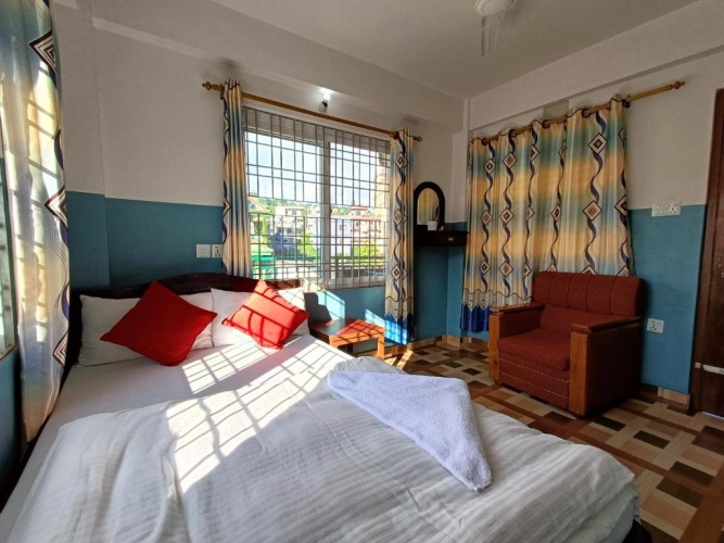 Standard Triple room with view