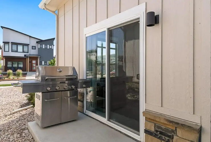 Gorgeous Townhome Steps From the Brewery District!