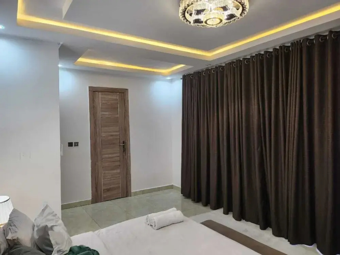 Charming 2- Bedroom Duplex