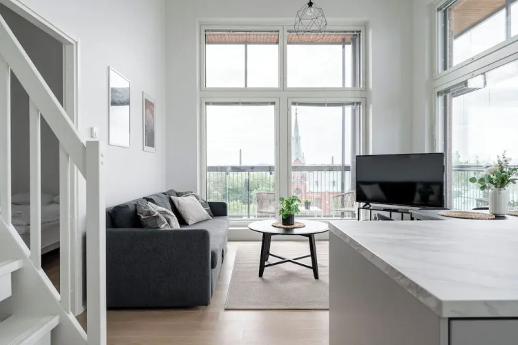 3BR Modern Loft Penthouse with Sauna & Parking