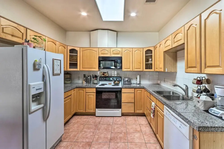 Eloy Desert Oasis w/ Courtyard & Pool Access!