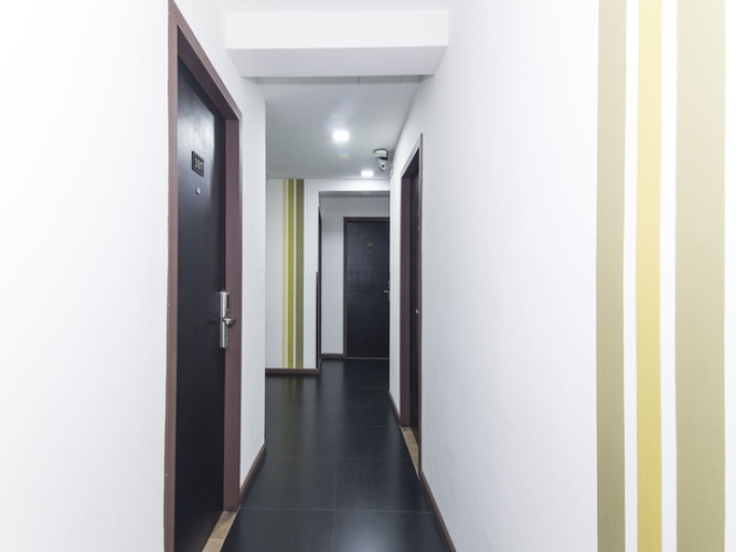 OYO 228 Basic Hotel