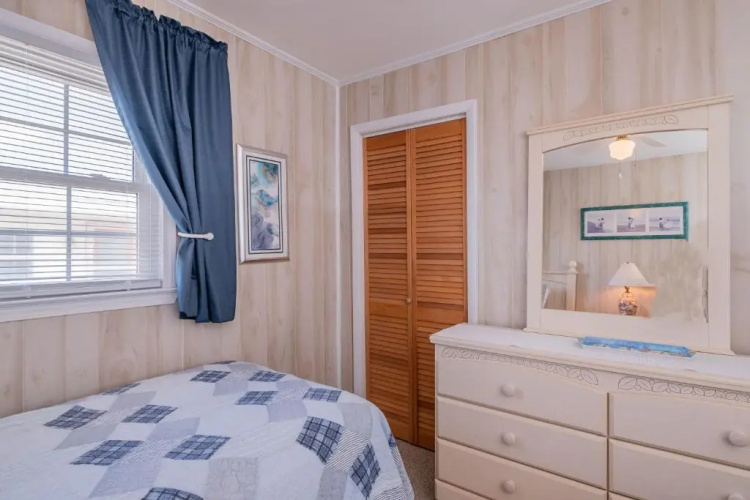 Dip Inn by Oak Island Accommodations